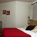 瓦诺斯酒店 2* 蒂涅